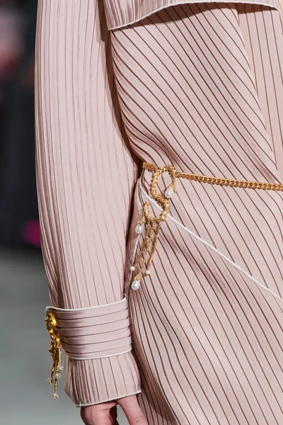Look 14